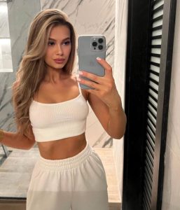 Элитная индивидуалка Леся в Москве