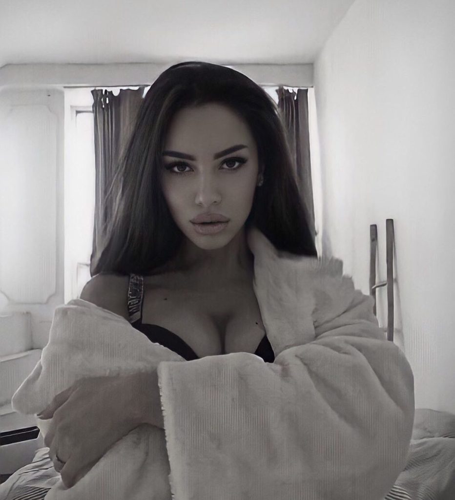 Элитная шлюха Зоя в Москве