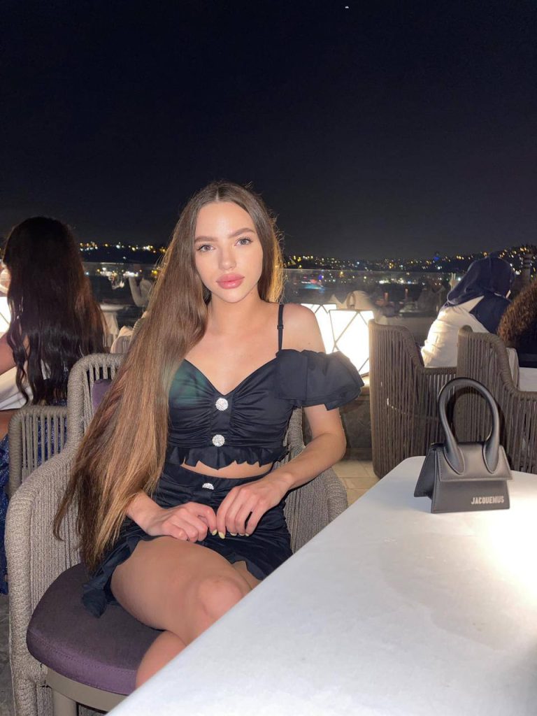 Элитная эскортница Полина в городе Москве